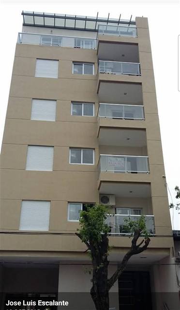Edificio con aberturas de aluminio