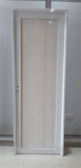 Puerta símil madera clara