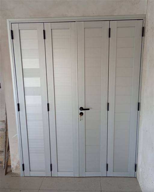 Puerta plegable de cuatro hojas