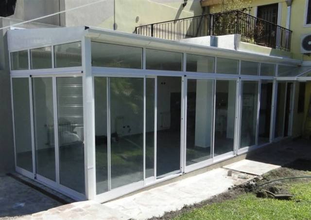 Cerramiento de galería de aluminio y vidrio